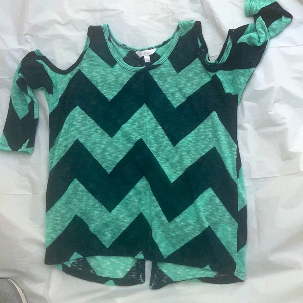 Cold Shoulder Striped Top L